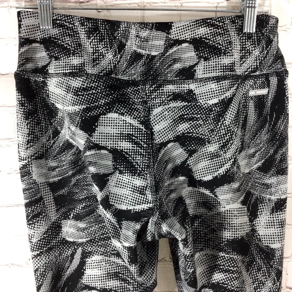 Danskin Now Black & Gray Capri Leggings with pocket - Size Medium (8-10) - Picture 6 of 10